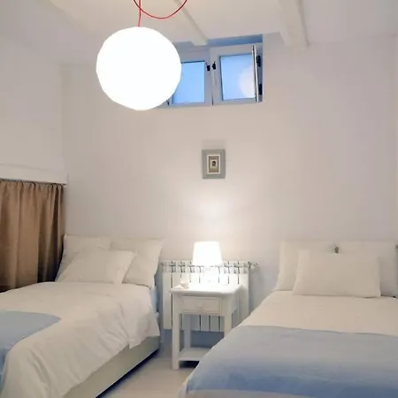 Apartamento Independiente En Planta Baja Con Patio Ajardinado Y Parking * Santander