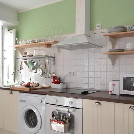 Apartamento Independiente En Planta Baja Con Patio Ajardinado Y Parking