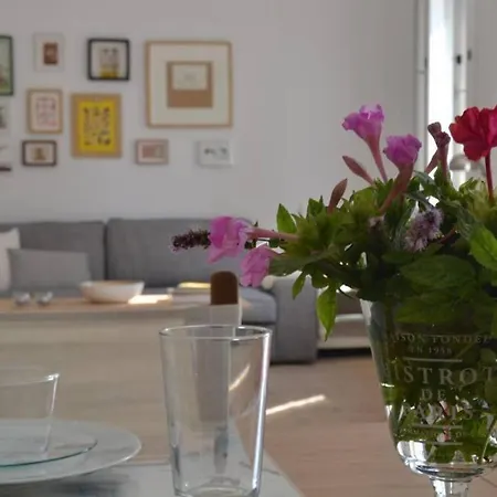 Apartamento Independiente En Planta Baja Con Patio Ajardinado Y Parking Apartamento *