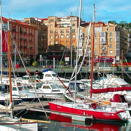 Apartamento Independiente En Planta Baja Con Patio Ajardinado Y Parking * Santander