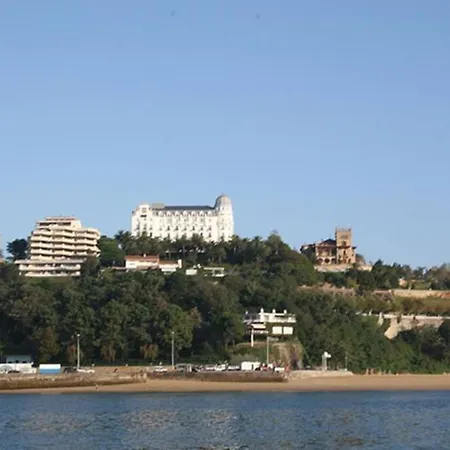 Apartamento Apartamento Independiente En Planta Baja Con Patio Ajardinado Y Parking *