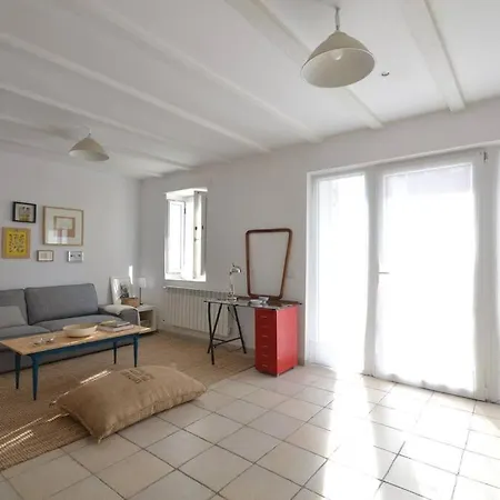 Apartamento Independiente En Planta Baja Con Patio Ajardinado Y Parking